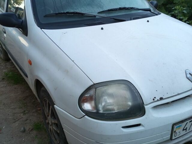 Белый Рено Клио, объемом двигателя 1.4 л и пробегом 15 тыс. км за 800 $, фото 4 на Automoto.ua