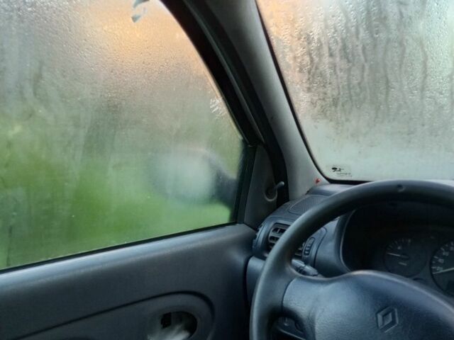 Белый Рено Клио, объемом двигателя 1.4 л и пробегом 15 тыс. км за 800 $, фото 6 на Automoto.ua