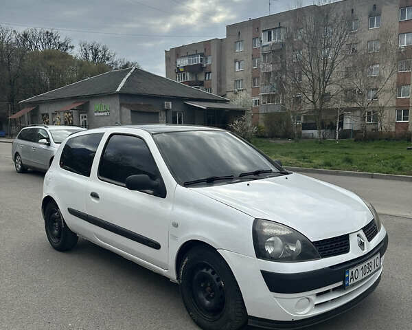 Белый Рено Клио, объемом двигателя 1.46 л и пробегом 190 тыс. км за 2700 $, фото 1 на Automoto.ua