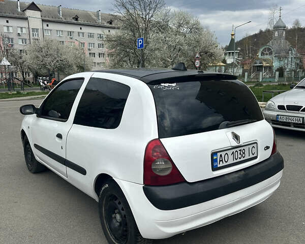 Белый Рено Клио, объемом двигателя 1.46 л и пробегом 190 тыс. км за 2700 $, фото 2 на Automoto.ua