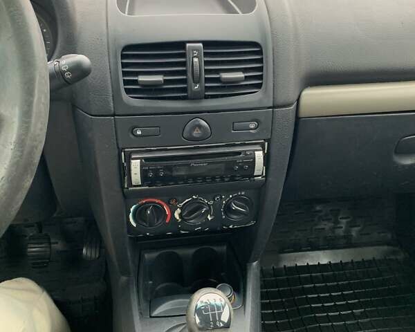 Білий Рено Кліо, об'ємом двигуна 1.15 л та пробігом 354 тис. км за 3200 $, фото 12 на Automoto.ua