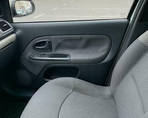 Білий Рено Кліо, об'ємом двигуна 1.15 л та пробігом 354 тис. км за 3200 $, фото 9 на Automoto.ua