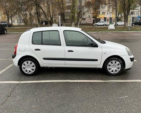 Білий Рено Кліо, об'ємом двигуна 1.15 л та пробігом 354 тис. км за 3200 $, фото 1 на Automoto.ua