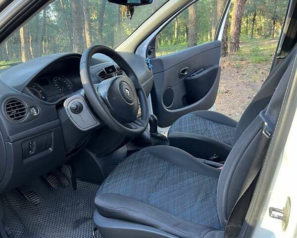 Білий Рено Кліо, об'ємом двигуна 1.46 л та пробігом 272 тис. км за 3700 $, фото 2 на Automoto.ua