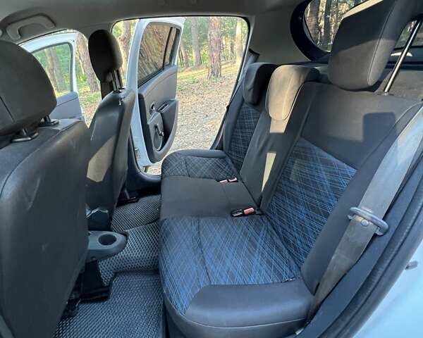 Білий Рено Кліо, об'ємом двигуна 1.46 л та пробігом 272 тис. км за 3700 $, фото 6 на Automoto.ua