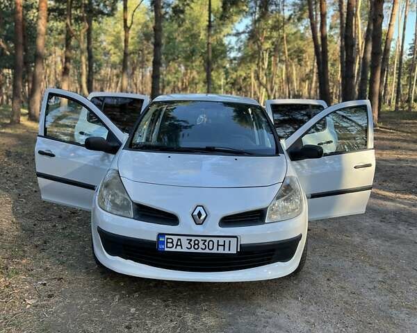 Білий Рено Кліо, об'ємом двигуна 1.46 л та пробігом 272 тис. км за 3700 $, фото 3 на Automoto.ua