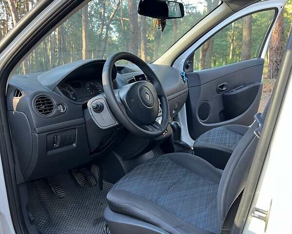 Белый Рено Клио, объемом двигателя 1.46 л и пробегом 275 тыс. км за 4200 $, фото 2 на Automoto.ua