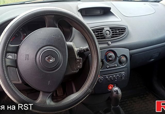 Белый Рено Клио, объемом двигателя 1.5 л и пробегом 260 тыс. км за 4200 $, фото 3 на Automoto.ua