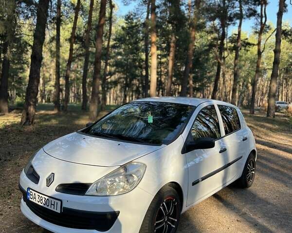 Білий Рено Кліо, об'ємом двигуна 1.46 л та пробігом 272 тис. км за 3700 $, фото 4 на Automoto.ua
