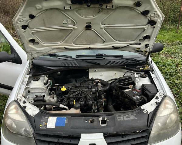 Білий Рено Кліо, об'ємом двигуна 1.15 л та пробігом 213 тис. км за 2600 $, фото 8 на Automoto.ua