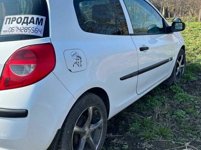 Білий Рено Кліо, об'ємом двигуна 1.46 л та пробігом 205 тис. км за 3500 $, фото 5 на Automoto.ua