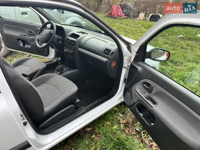 Белый Рено Клио, объемом двигателя 1.15 л и пробегом 213 тыс. км за 2600 $, фото 5 на Automoto.ua