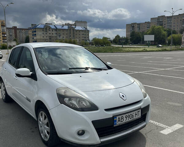 Білий Рено Кліо, об'ємом двигуна 1.46 л та пробігом 207 тис. км за 4950 $, фото 1 на Automoto.ua