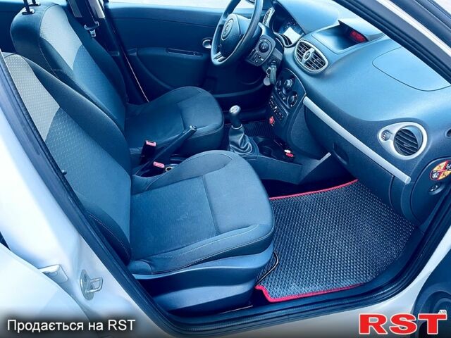 Белый Рено Клио, объемом двигателя 1.1 л и пробегом 208 тыс. км за 3700 $, фото 9 на Automoto.ua