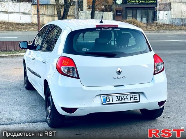 Белый Рено Клио, объемом двигателя 1.1 л и пробегом 208 тыс. км за 3700 $, фото 4 на Automoto.ua