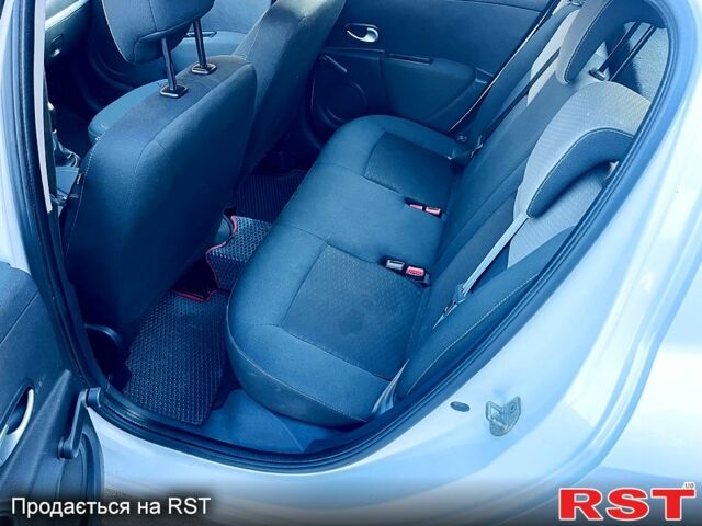Белый Рено Клио, объемом двигателя 1.1 л и пробегом 208 тыс. км за 3700 $, фото 10 на Automoto.ua