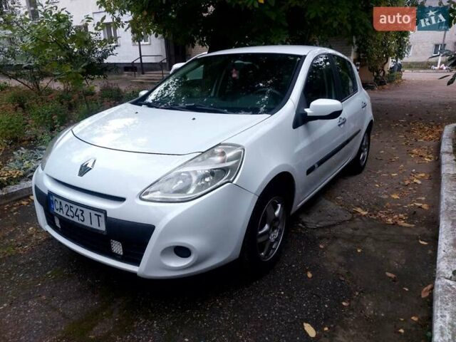 Білий Рено Кліо, об'ємом двигуна 1.5 л та пробігом 250 тис. км за 4500 $, фото 2 на Automoto.ua