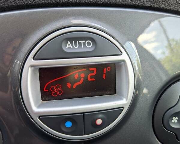 Білий Рено Кліо, об'ємом двигуна 1.2 л та пробігом 122 тис. км за 4500 $, фото 16 на Automoto.ua