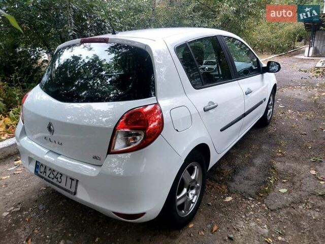 Білий Рено Кліо, об'ємом двигуна 1.5 л та пробігом 250 тис. км за 4500 $, фото 5 на Automoto.ua