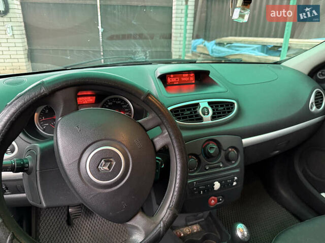 Білий Рено Кліо, об'ємом двигуна 1.46 л та пробігом 260 тис. км за 5500 $, фото 16 на Automoto.ua