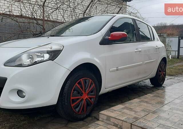 Белый Рено Клио, объемом двигателя 1.2 л и пробегом 173 тыс. км за 5350 $, фото 12 на Automoto.ua