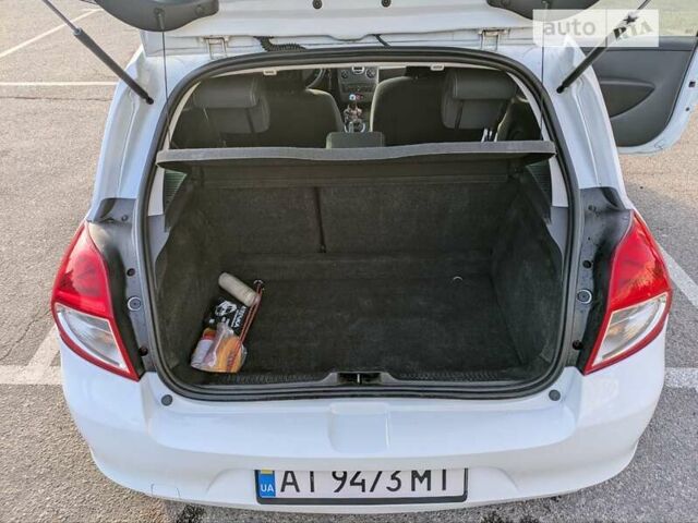 Белый Рено Клио, объемом двигателя 1.15 л и пробегом 171 тыс. км за 5000 $, фото 24 на Automoto.ua