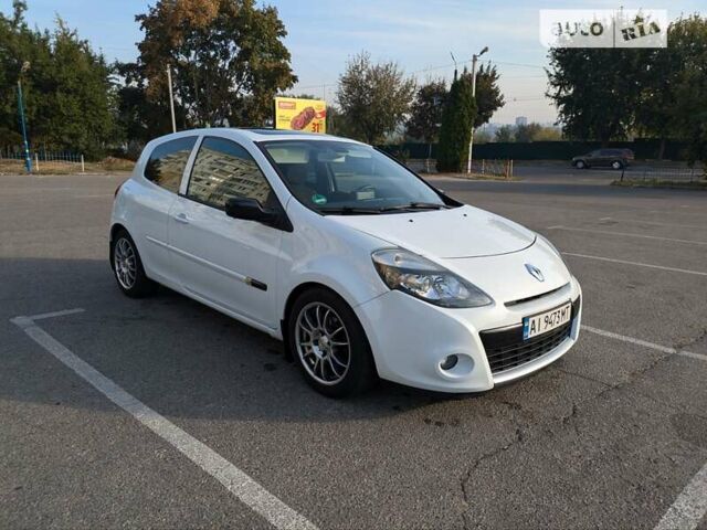 Белый Рено Клио, объемом двигателя 1.15 л и пробегом 171 тыс. км за 5000 $, фото 5 на Automoto.ua