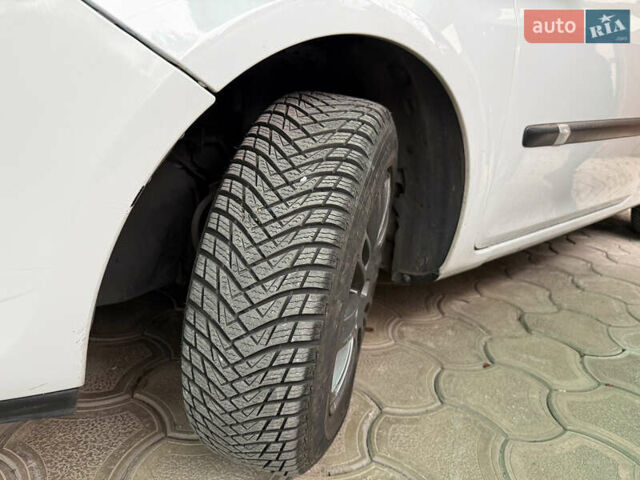 Білий Рено Кліо, об'ємом двигуна 1.46 л та пробігом 260 тис. км за 5500 $, фото 5 на Automoto.ua