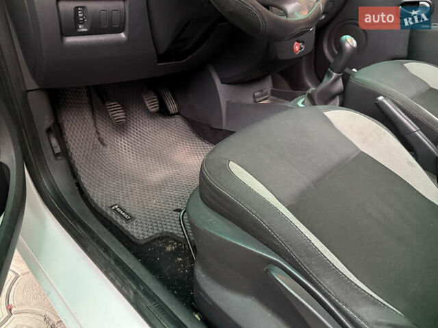 Білий Рено Кліо, об'ємом двигуна 1.46 л та пробігом 260 тис. км за 5500 $, фото 20 на Automoto.ua