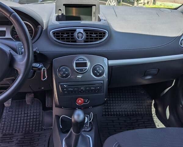 Білий Рено Кліо, об'ємом двигуна 1.2 л та пробігом 122 тис. км за 4500 $, фото 19 на Automoto.ua