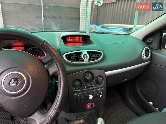 Білий Рено Кліо, об'ємом двигуна 1.46 л та пробігом 260 тис. км за 5500 $, фото 17 на Automoto.ua