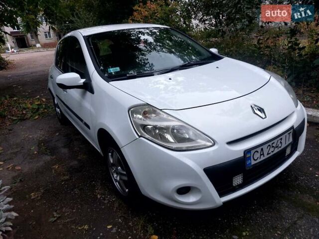 Білий Рено Кліо, об'ємом двигуна 1.5 л та пробігом 250 тис. км за 4500 $, фото 6 на Automoto.ua