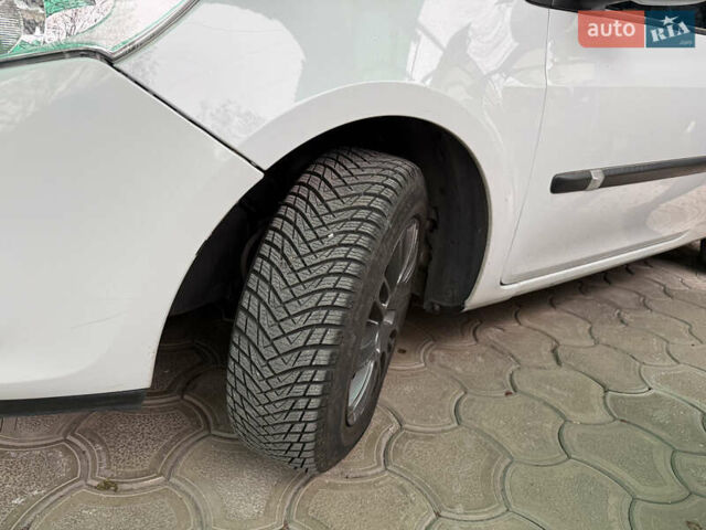Білий Рено Кліо, об'ємом двигуна 1.46 л та пробігом 260 тис. км за 5500 $, фото 4 на Automoto.ua