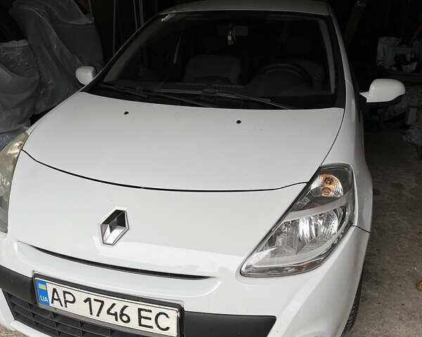 Білий Рено Кліо, об'ємом двигуна 1.46 л та пробігом 260 тис. км за 5500 $, фото 1 на Automoto.ua