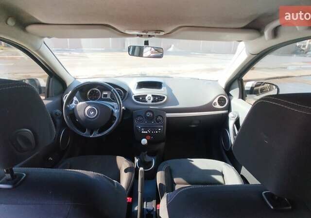 Білий Рено Кліо, об'ємом двигуна 1.46 л та пробігом 310 тис. км за 4700 $, фото 20 на Automoto.ua