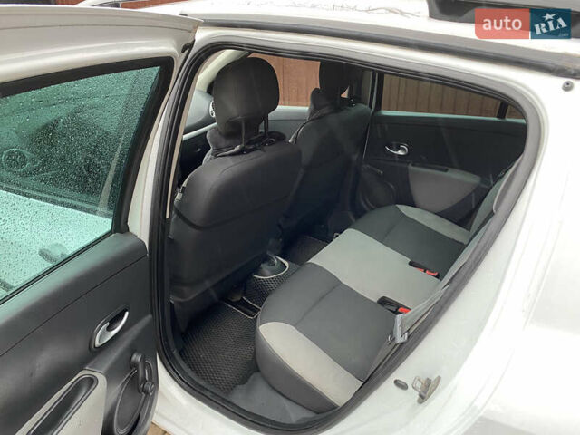 Білий Рено Кліо, об'ємом двигуна 1.5 л та пробігом 234 тис. км за 5000 $, фото 10 на Automoto.ua