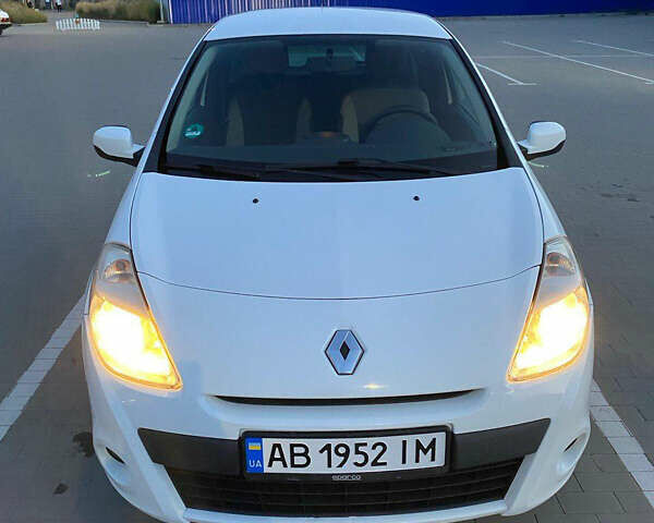 Білий Рено Кліо, об'ємом двигуна 1.46 л та пробігом 300 тис. км за 4999 $, фото 4 на Automoto.ua