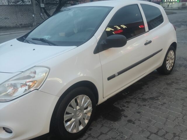 Білий Рено Кліо, об'ємом двигуна 1.5 л та пробігом 315 тис. км за 4500 $, фото 4 на Automoto.ua