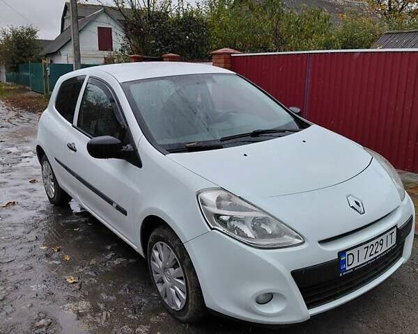 Білий Рено Кліо, об'ємом двигуна 1.46 л та пробігом 225 тис. км за 4600 $, фото 1 на Automoto.ua