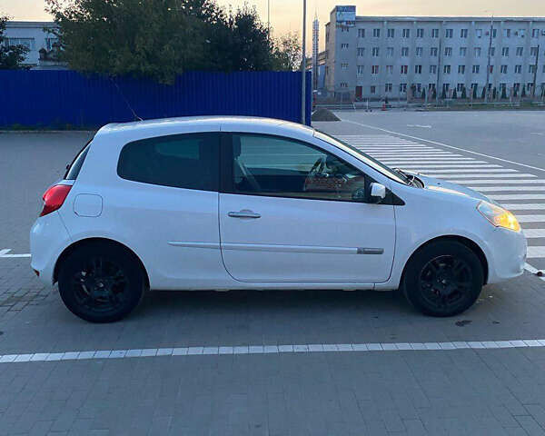 Білий Рено Кліо, об'ємом двигуна 1.46 л та пробігом 300 тис. км за 4999 $, фото 7 на Automoto.ua