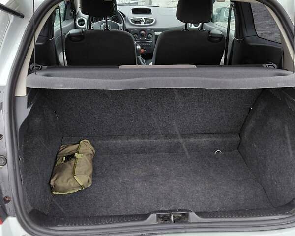 Білий Рено Кліо, об'ємом двигуна 1.46 л та пробігом 225 тис. км за 4600 $, фото 7 на Automoto.ua