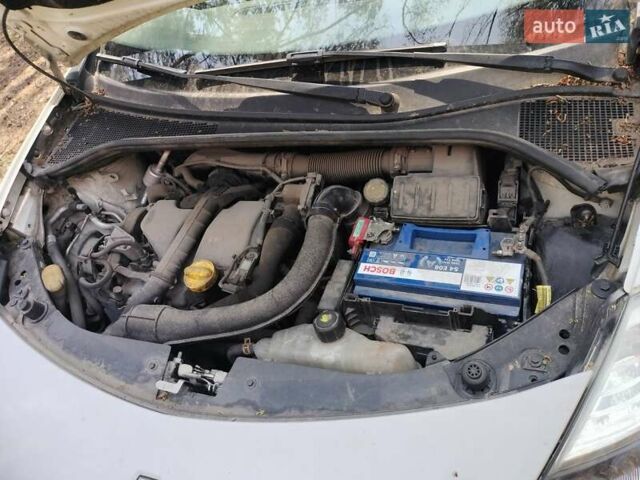 Белый Рено Клио, объемом двигателя 1.5 л и пробегом 226 тыс. км за 5300 $, фото 9 на Automoto.ua