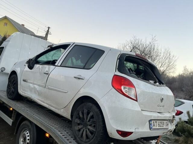 Белый Рено Клио, объемом двигателя 1.1 л и пробегом 290 тыс. км за 1700 $, фото 5 на Automoto.ua