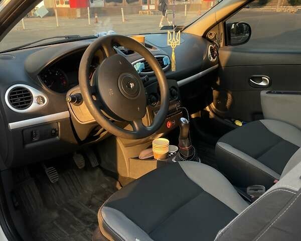 Білий Рено Кліо, об'ємом двигуна 1.5 л та пробігом 320 тис. км за 4500 $, фото 10 на Automoto.ua