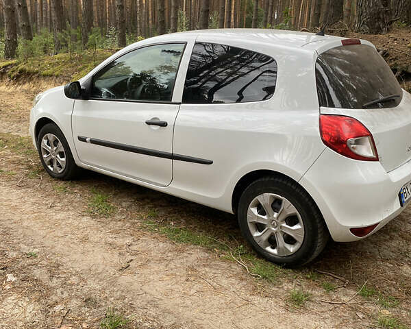 Білий Рено Кліо, об'ємом двигуна 1.46 л та пробігом 310 тис. км за 4700 $, фото 7 на Automoto.ua