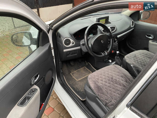 Белый Рено Клио, объемом двигателя 1.5 л и пробегом 234 тыс. км за 5000 $, фото 9 на Automoto.ua