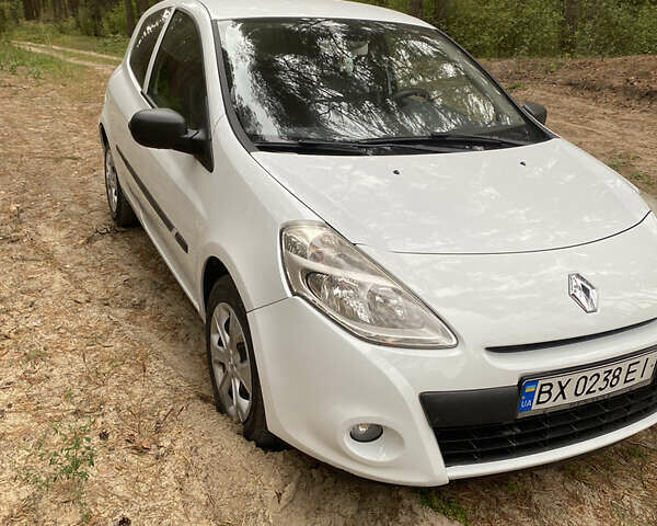 Білий Рено Кліо, об'ємом двигуна 1.46 л та пробігом 310 тис. км за 4700 $, фото 4 на Automoto.ua