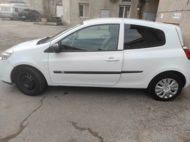 Білий Рено Кліо, об'ємом двигуна 1.5 л та пробігом 240 тис. км за 3500 $, фото 6 на Automoto.ua