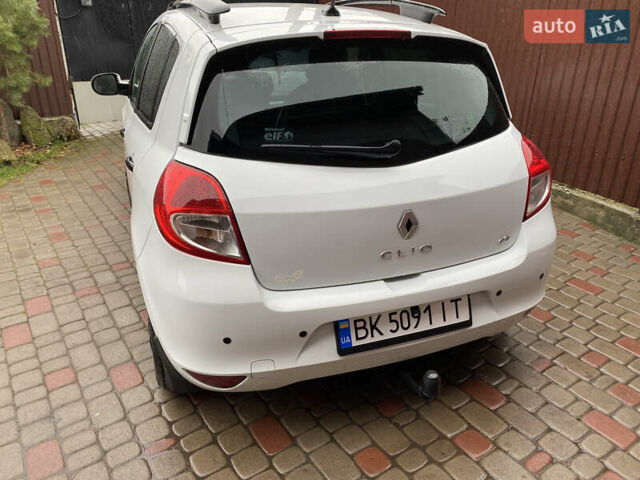 Білий Рено Кліо, об'ємом двигуна 1.5 л та пробігом 234 тис. км за 5000 $, фото 11 на Automoto.ua