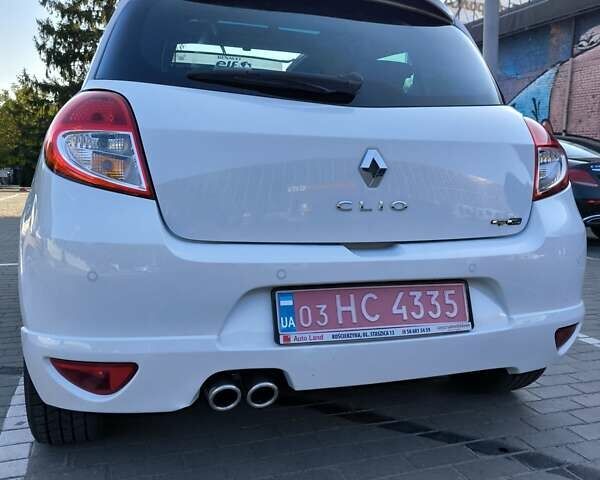 Белый Рено Клио, объемом двигателя 1.5 л и пробегом 200 тыс. км за 6000 $, фото 2 на Automoto.ua